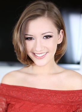 Порно с актрисой Riley Mae (Райли Маэ)